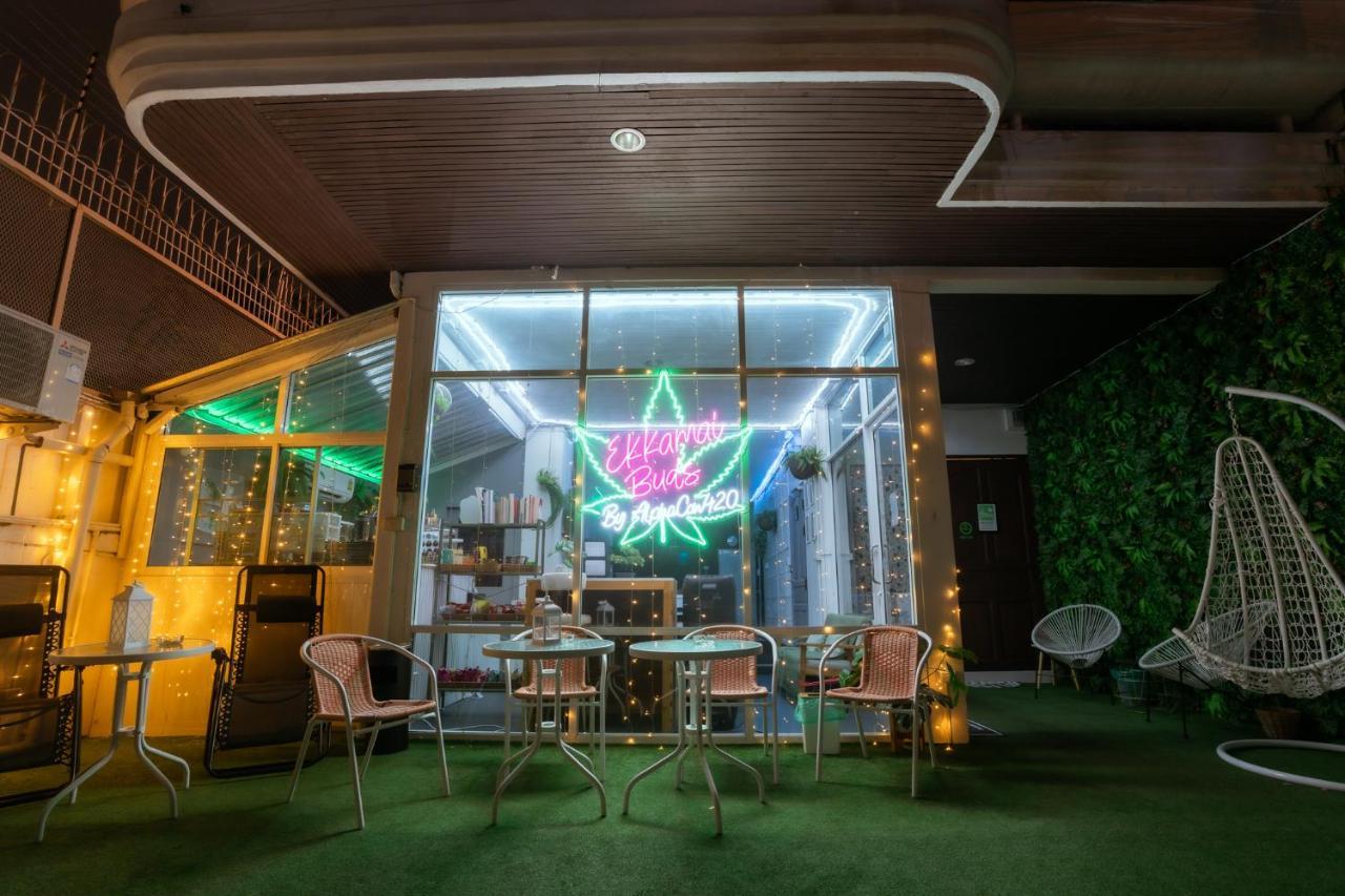 420 Hostel - Ekkamai Buds & Beds Bangkok Exterior photo