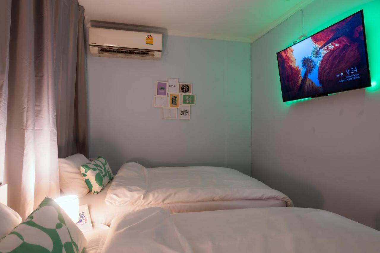 420 Hostel - Ekkamai Buds & Beds Bangkok Exterior photo