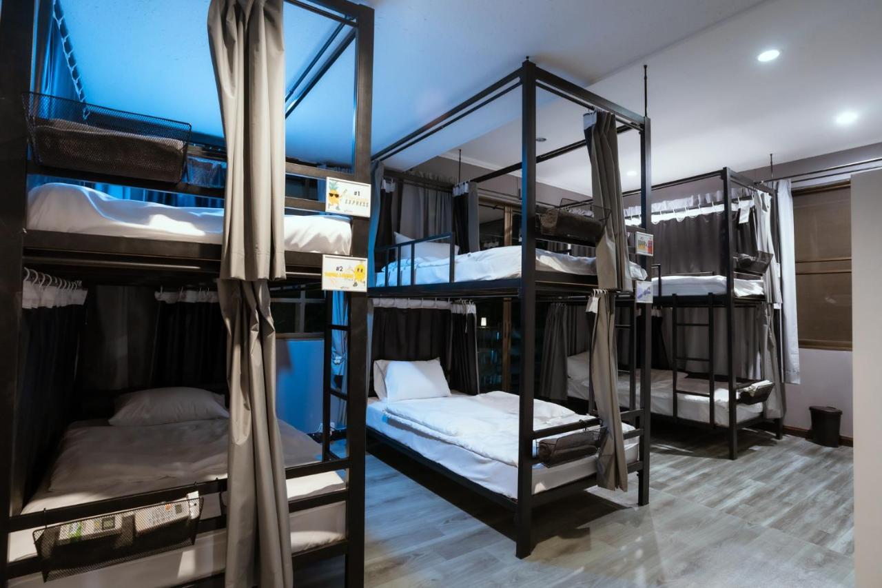 420 Hostel - Ekkamai Buds & Beds Bangkok Exterior photo