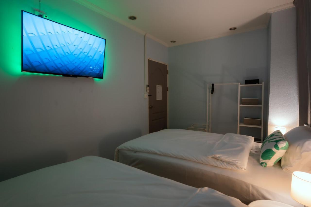 420 Hostel - Ekkamai Buds & Beds Bangkok Exterior photo