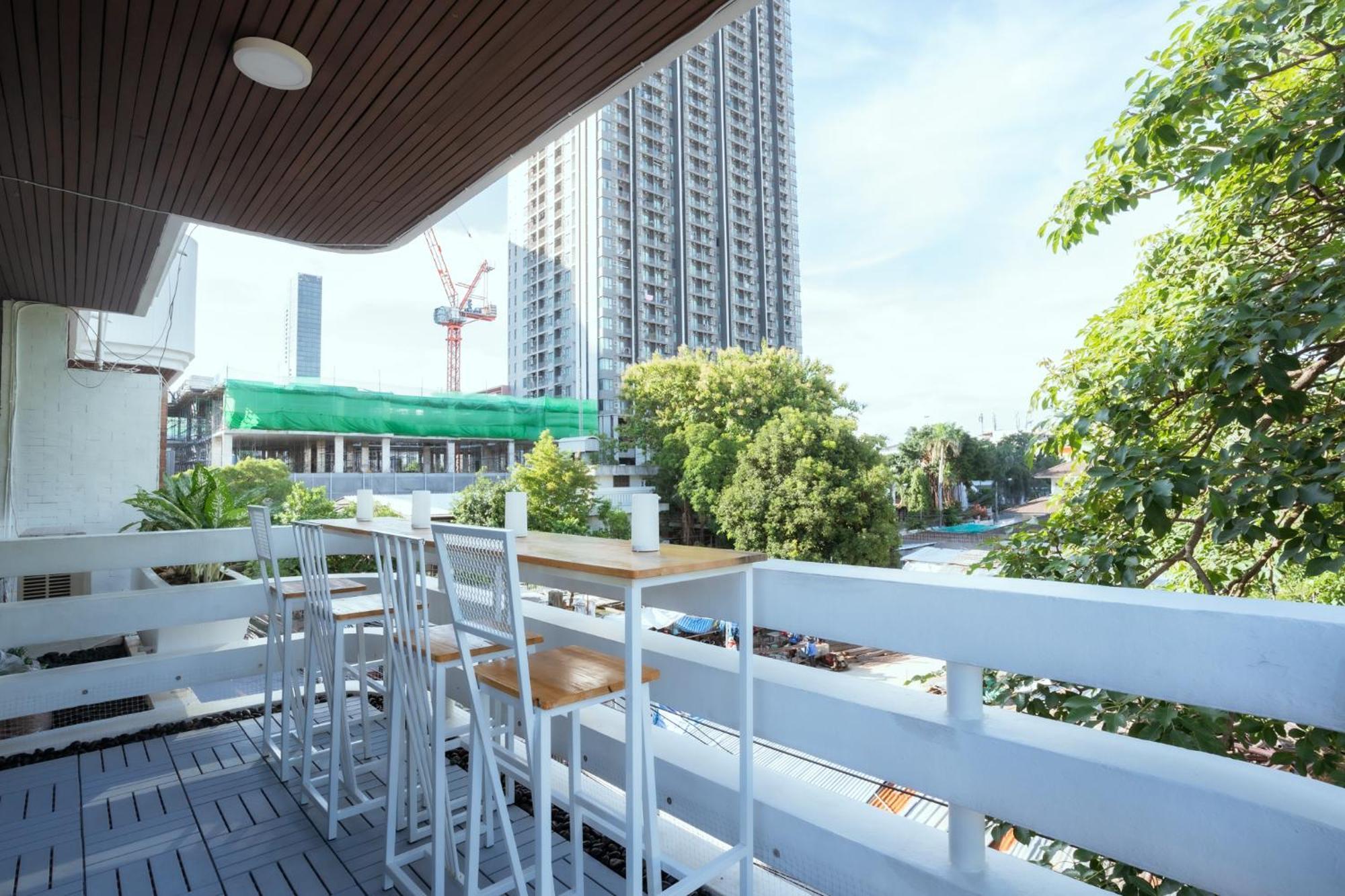 420 Hostel - Ekkamai Buds & Beds Bangkok Exterior photo