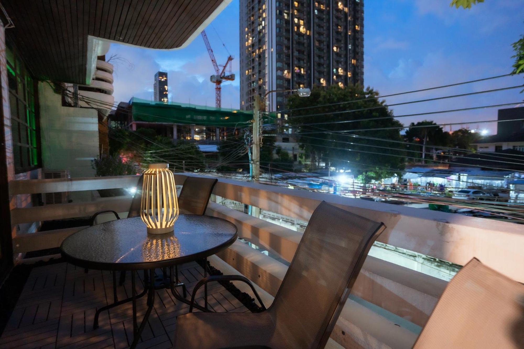 420 Hostel - Ekkamai Buds & Beds Bangkok Exterior photo