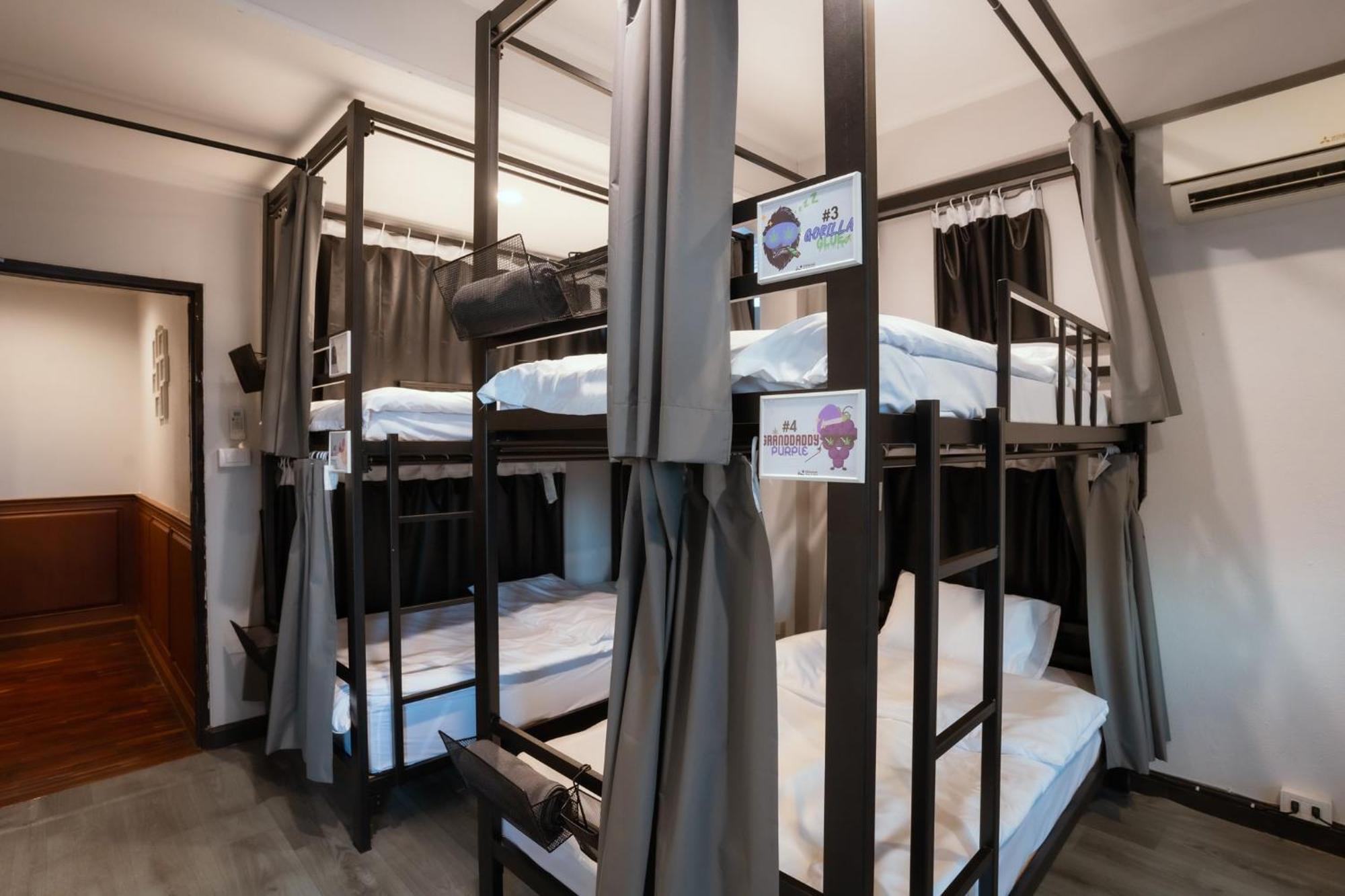 420 Hostel - Ekkamai Buds & Beds Bangkok Exterior photo