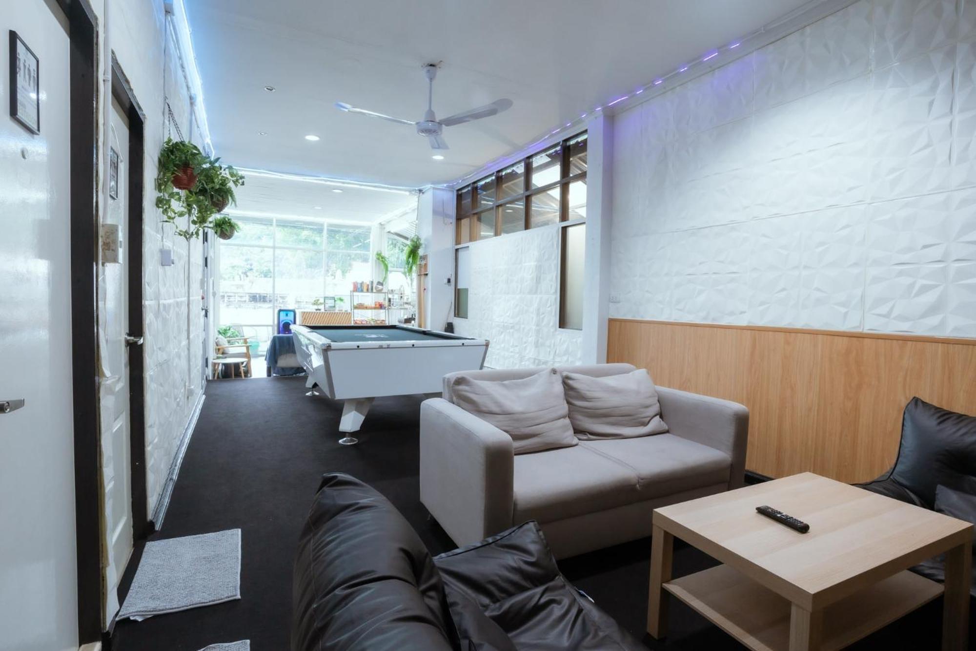 420 Hostel - Ekkamai Buds & Beds Bangkok Exterior photo